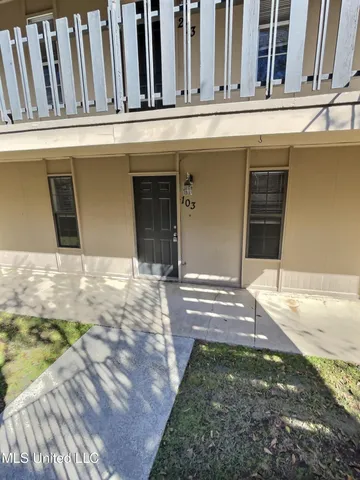 $950 | 318 Porter Avenue, Unit 103, Ocean Springs, MS 39564