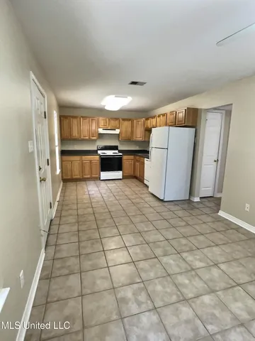 $950 | 318 Porter Avenue, Unit 103, Ocean Springs, MS 39564