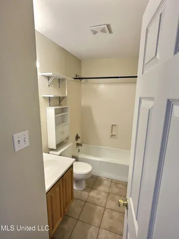 $950 | 318 Porter Avenue, Unit 103, Ocean Springs, MS 39564