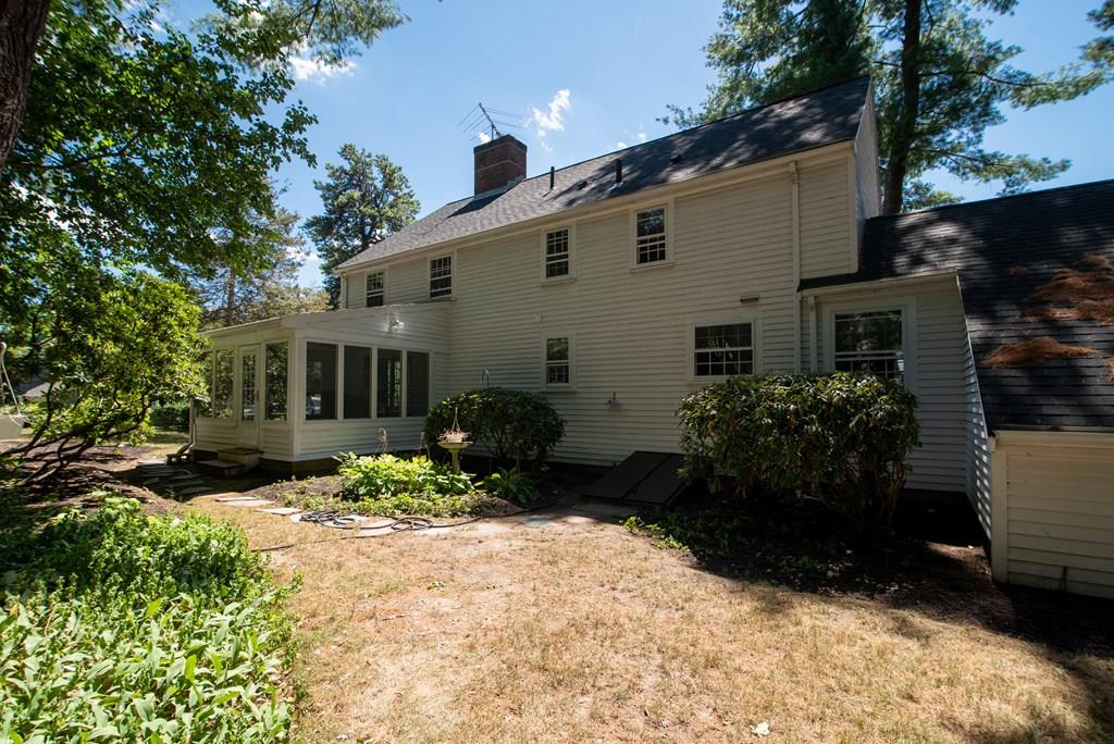 15 Olde Towne Road Lynnfield, MA 01940 - Photo 4 of 29 Gallery Image 4