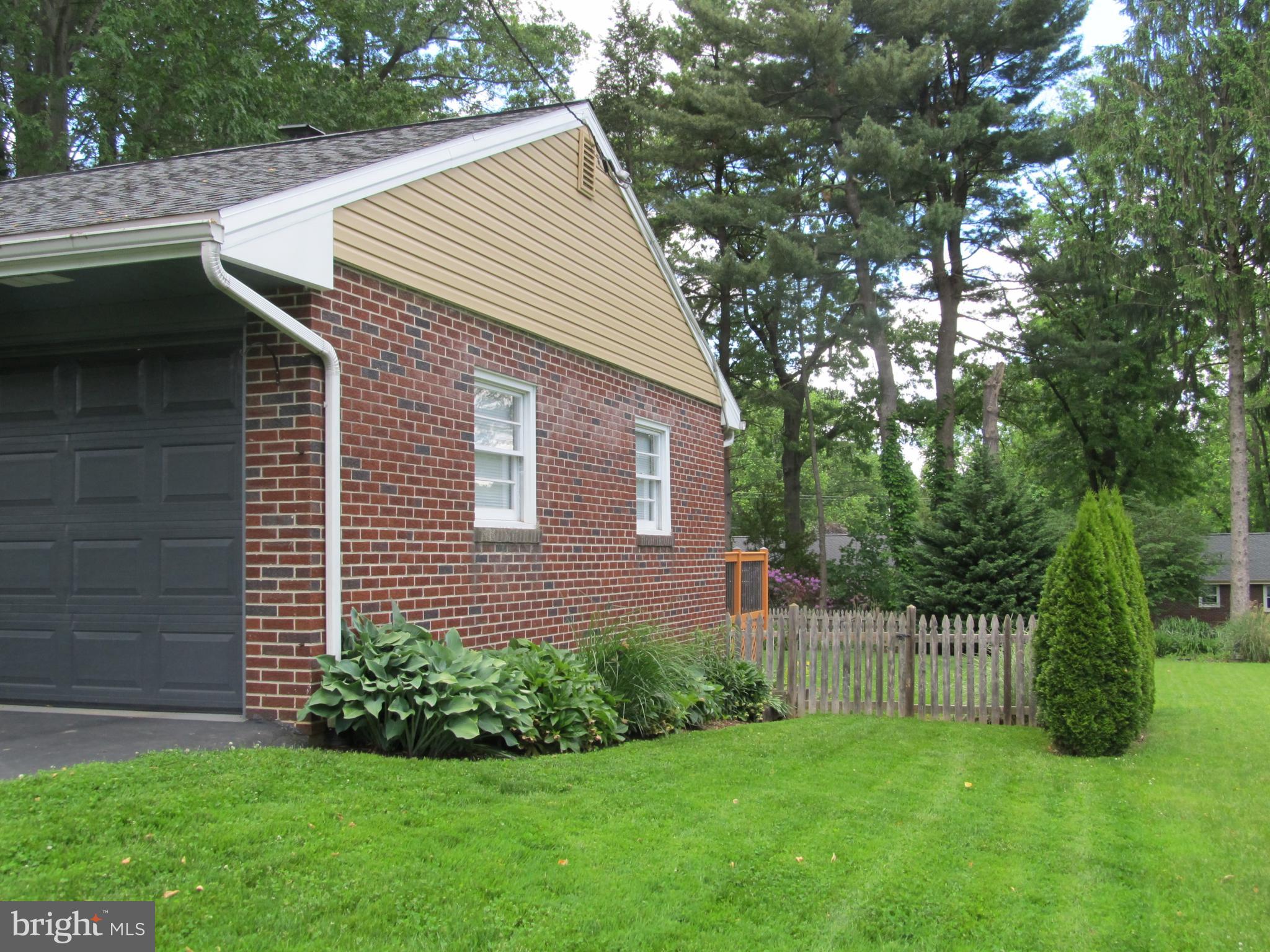 1541 Lambeth Road Lancaster, PA 17601 - Photo 4 of 26