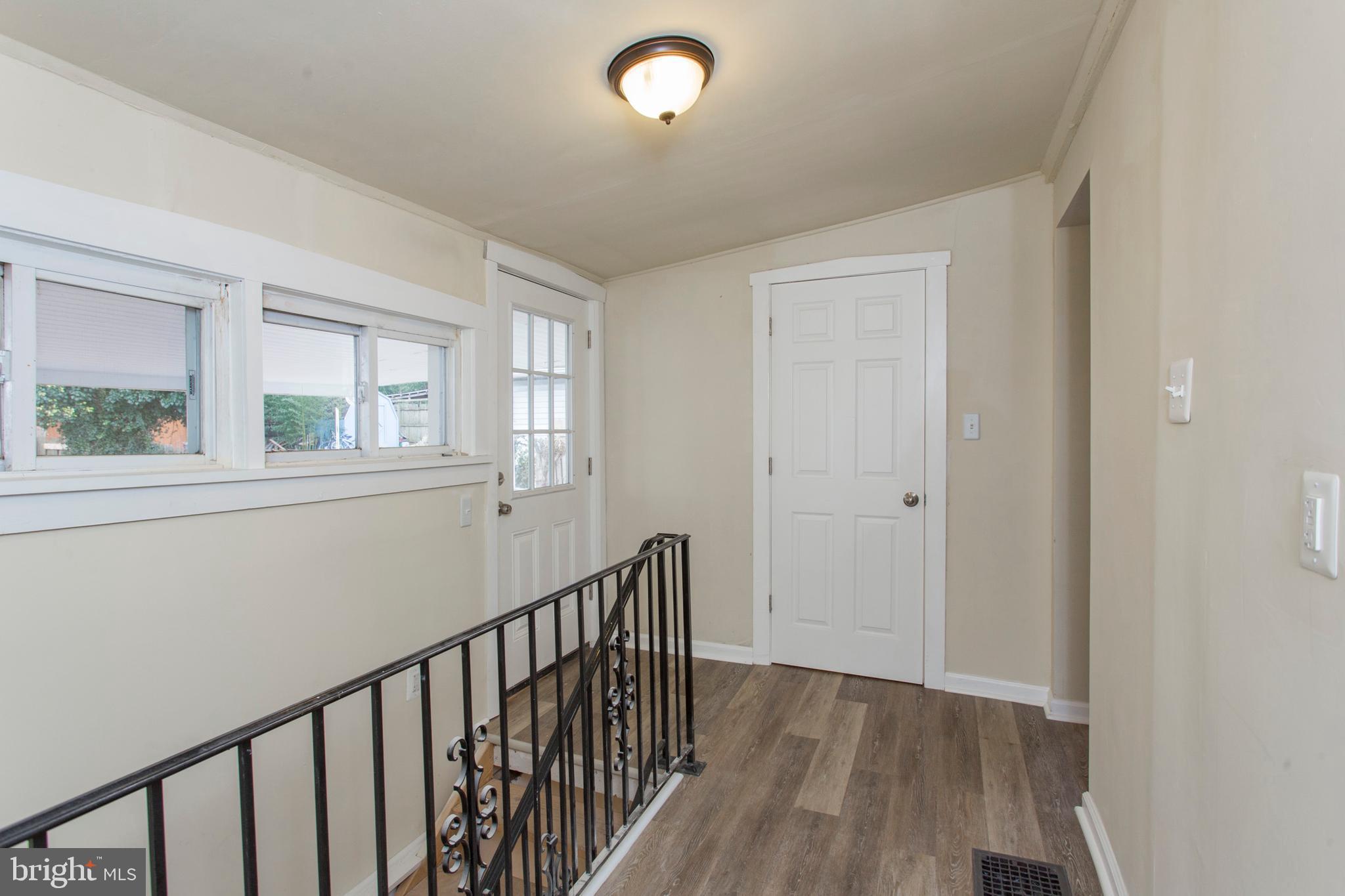 8442 River Road Pennsauken, NJ 08110 - Photo 17 of 28 Back hallway