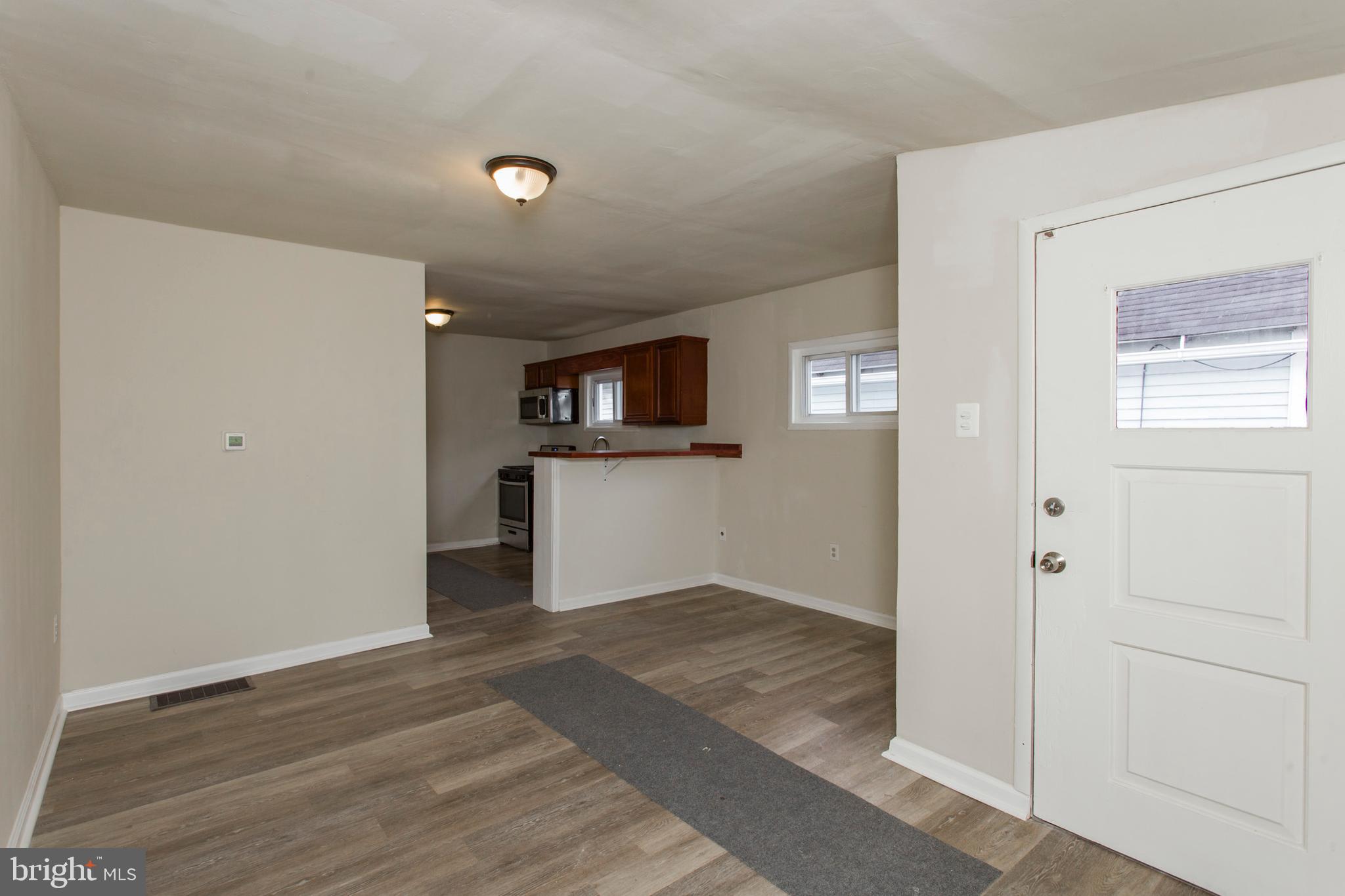 8442 River Road Pennsauken, NJ 08110 - Photo 3 of 28 Living Area