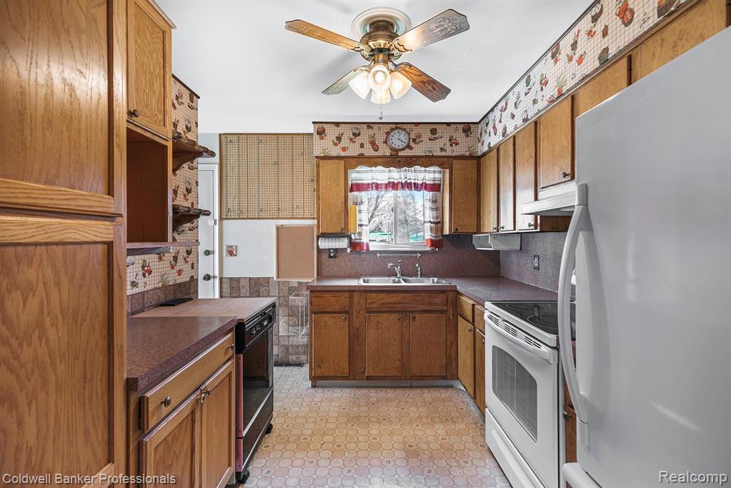 354 East River Road Flushing, MI 48433 - Photo 12 of 25