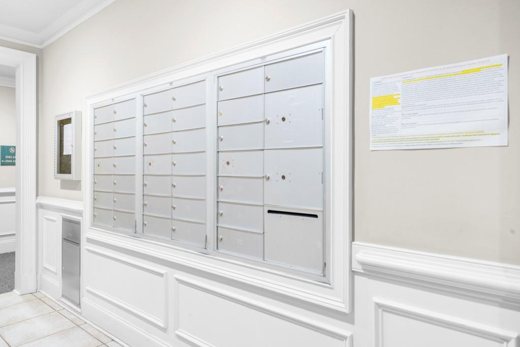 2103 Stratford Commons, Unit 2103 Decatur, GA 30033 - Photo 26 of 32 a bathroom with a bathtub and shower
