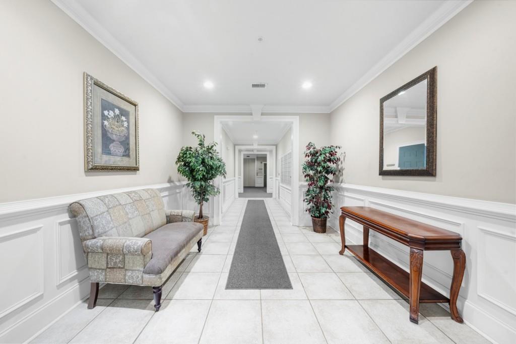 2103 Stratford Commons, Unit 2103 Decatur, GA 30033 - Photo 27 of 32 a living room with furniture and a potted plant