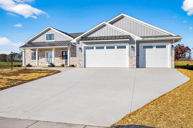$659,900 | 758 Royal Saint Pats Drive, Wrightstown, WI 54180