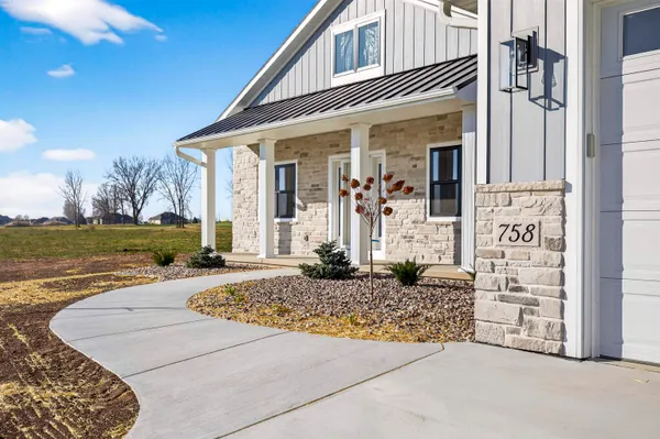 $649,900 | 758 Royal Saint Pats Drive, Wrightstown, WI 54180