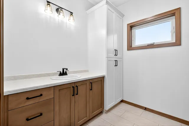 $659,900 | 758 Royal Saint Pats Drive, Wrightstown, WI 54180