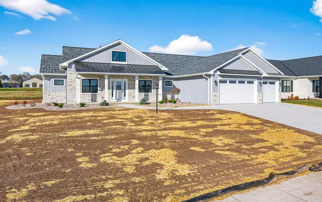 $659,900 | 758 Royal Saint Pats Drive, Wrightstown, WI 54180