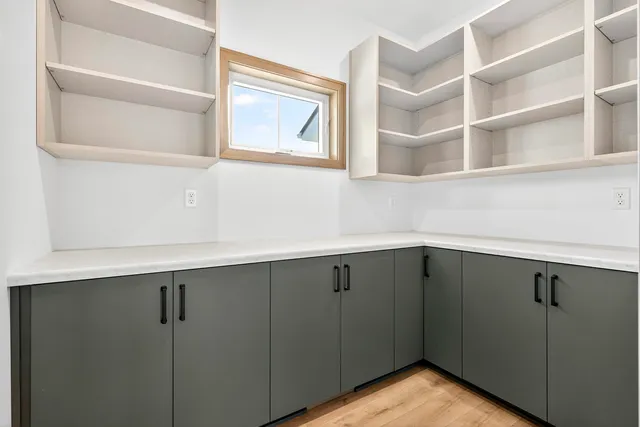 $659,900 | 758 Royal Saint Pats Drive, Wrightstown, WI 54180