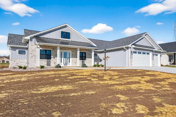 $649,900 | 758 Royal Saint Pats Drive, Wrightstown, WI 54180