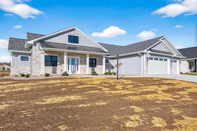 $659,900 | 758 Royal Saint Pats Drive, Wrightstown, WI 54180