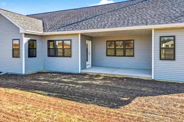 $649,900 | 758 Royal Saint Pats Drive, Wrightstown, WI 54180