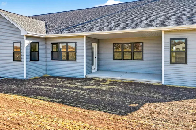 $659,900 | 758 Royal Saint Pats Drive, Wrightstown, WI 54180