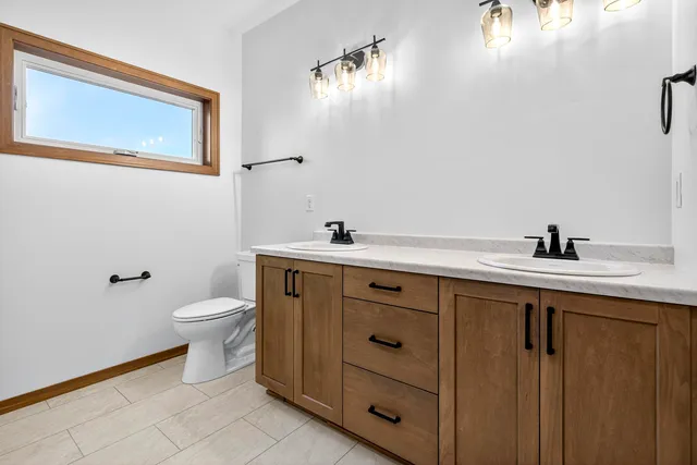 $659,900 | 758 Royal Saint Pats Drive, Wrightstown, WI 54180