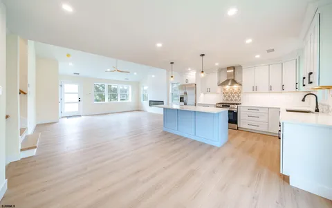 $750,000 | 29 East Hollywood Lane, Beesleys Point, NJ 08223