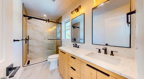 $750,000 | 29 East Hollywood Lane, Beesleys Point, NJ 08223