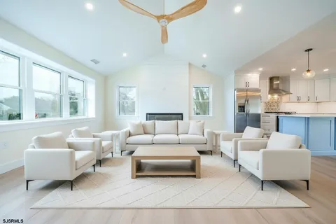 $750,000 | 29 East Hollywood Lane, Beesleys Point, NJ 08223