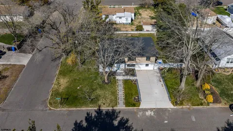 $750,000 | 29 East Hollywood Lane, Beesleys Point, NJ 08223