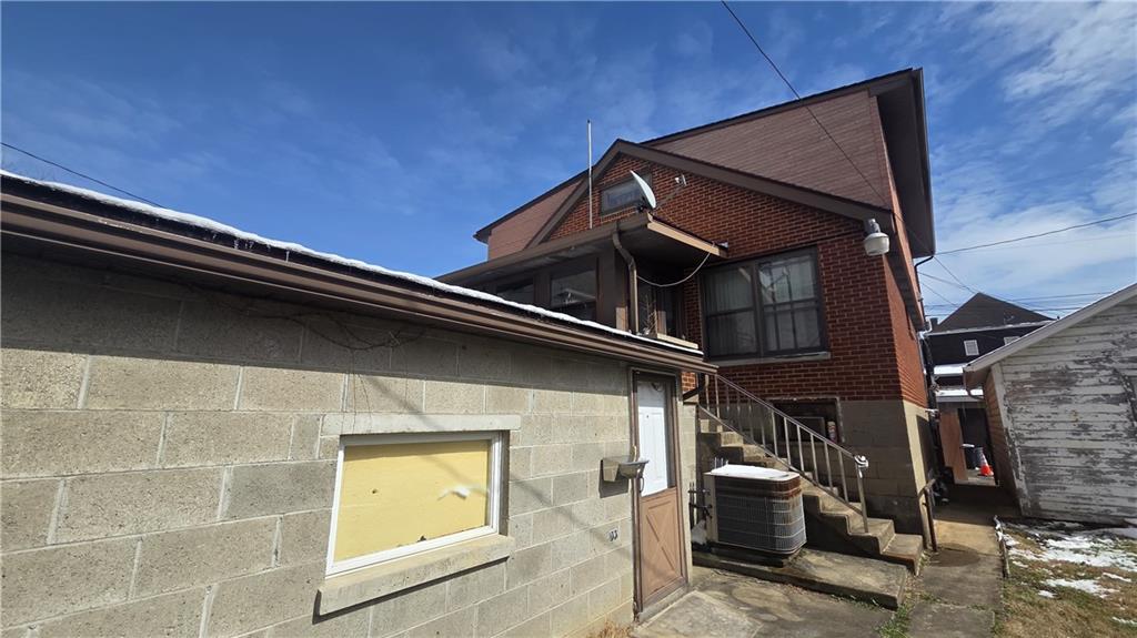 122 Hamilton Avenue Vandergrift, PA 15690 - Photo 3 of 13 a view of building