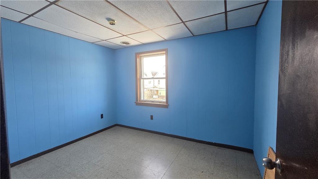 122 Hamilton Avenue Vandergrift, PA 15690 - Photo 6 of 13 a view of room with window