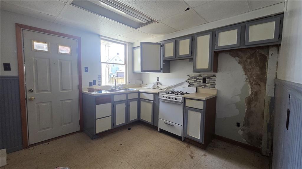 122 Hamilton Avenue Vandergrift, PA 15690 - Photo 7 of 13 a kitchen that has a sink and a stove