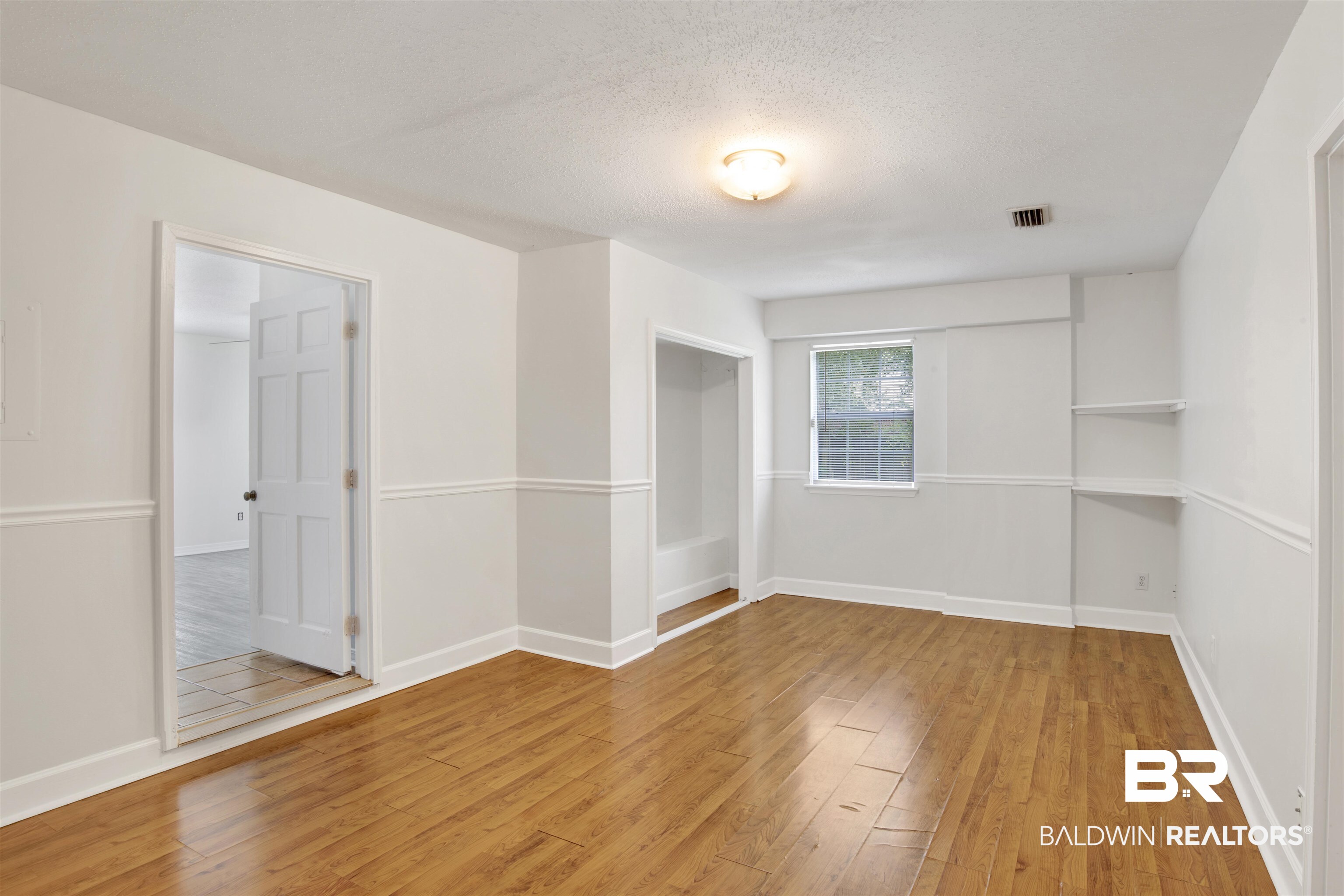 5480 Country Club Boulevard Theodore, AL 36582 - Photo 19 of 36 Unfurnished room with a textured ceiling and light hardwood / wood-style flooring