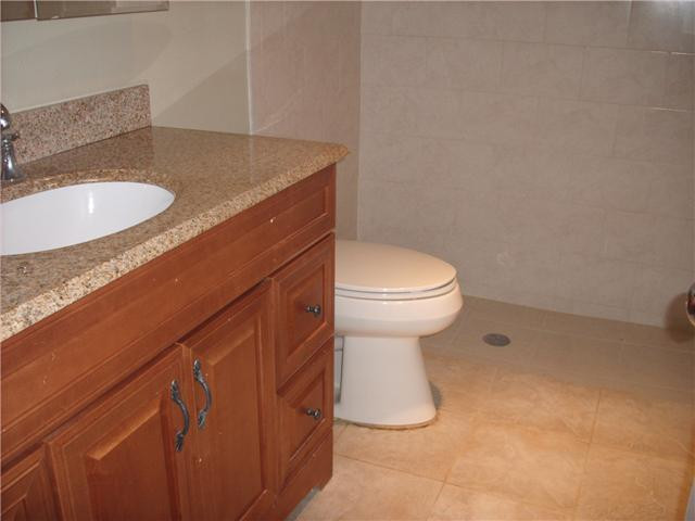 7775 Stanway Place, Unit 7775 Boca Raton, FL 33433 - Photo 9 of 25 Bathroom