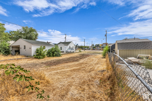 260 36th Street Ogden, UT 84401 - Photo 9 of 15 View of yard