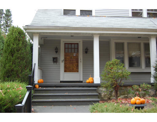 156 Ferncroft Road Milton, MA 02186 - Photo 3 of 17 Gallery Image 3