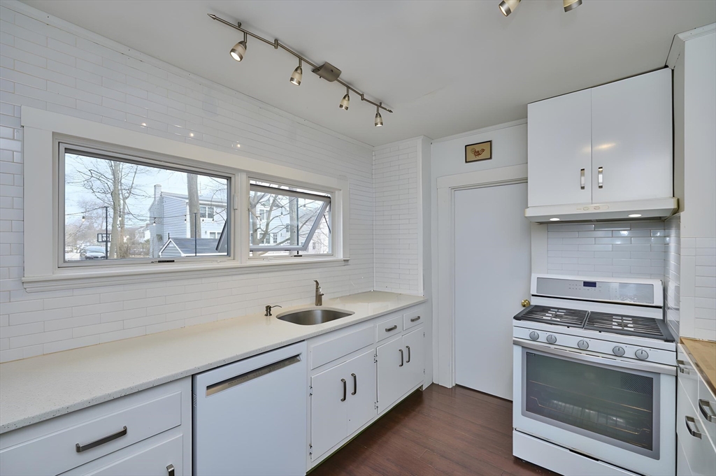 87 Bonad Road Brookline, MA 02467 - Photo 7 of 27