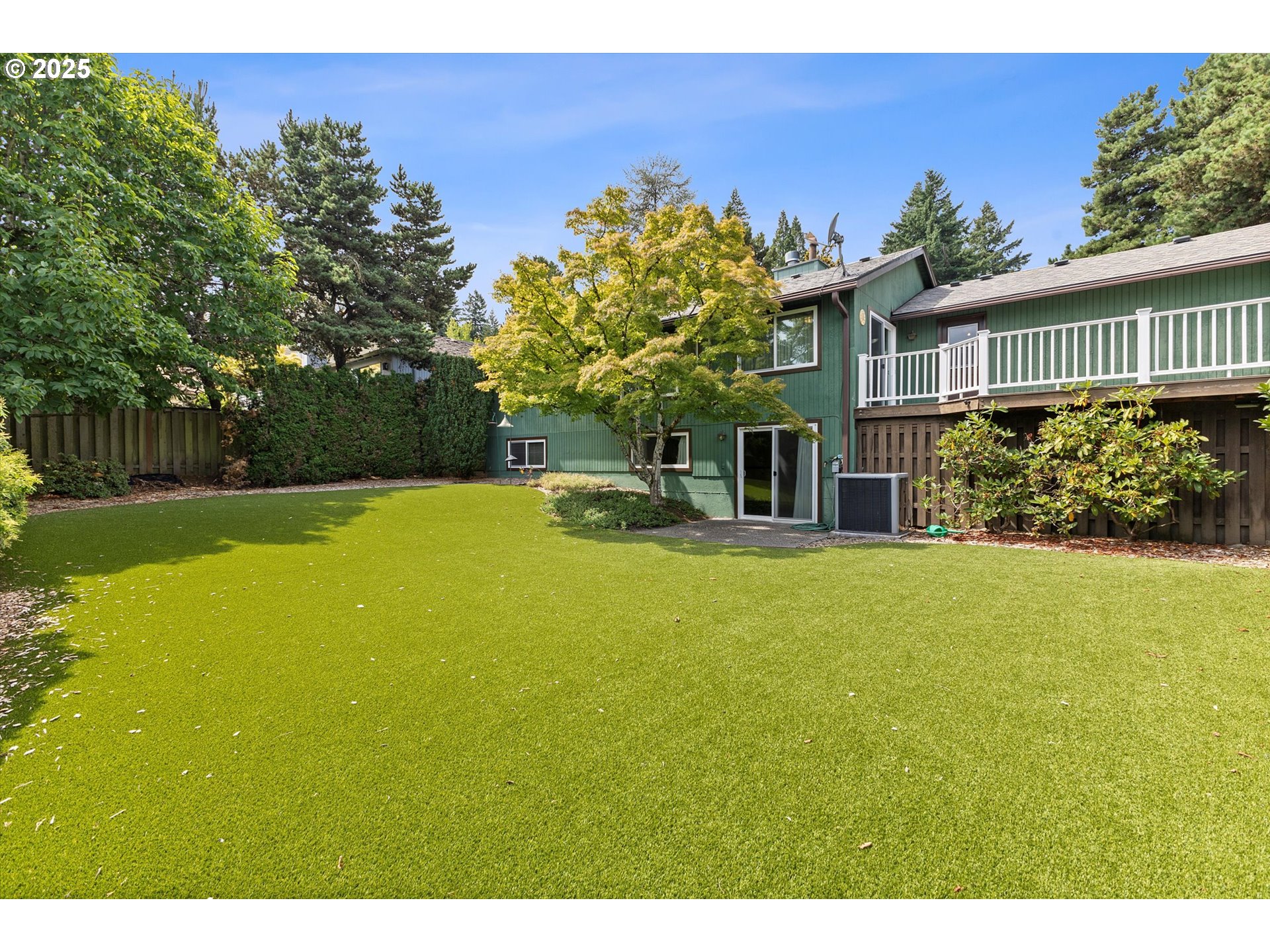 10340 Southwest 41st Avenue Portland, OR 97219 - Photo 2 of 33