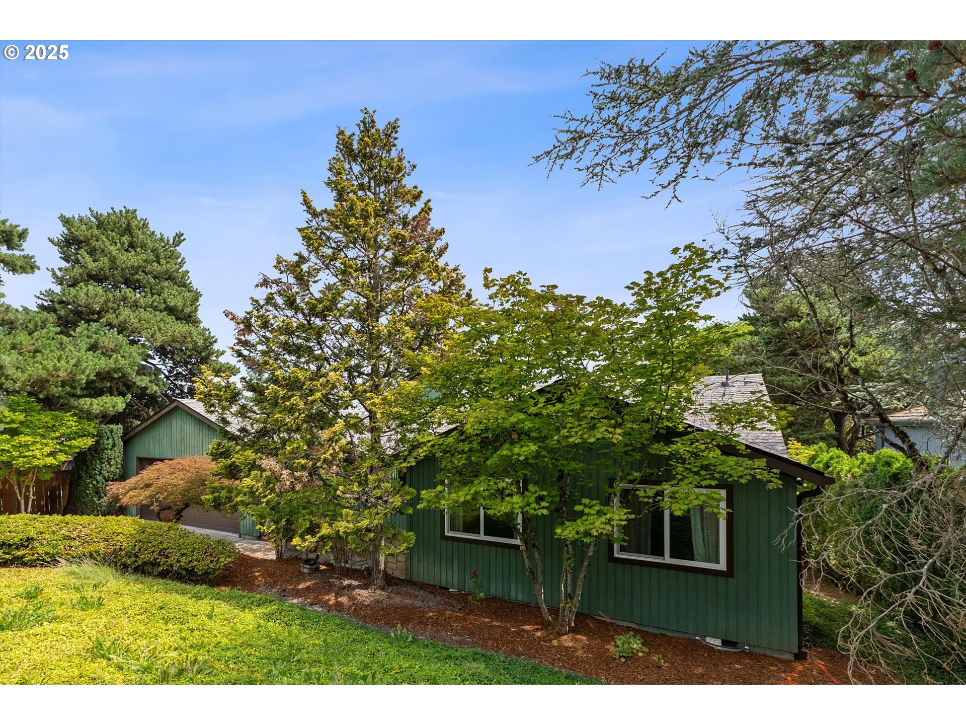 10340 Southwest 41st Avenue Portland, OR 97219 - Photo 31 of 33