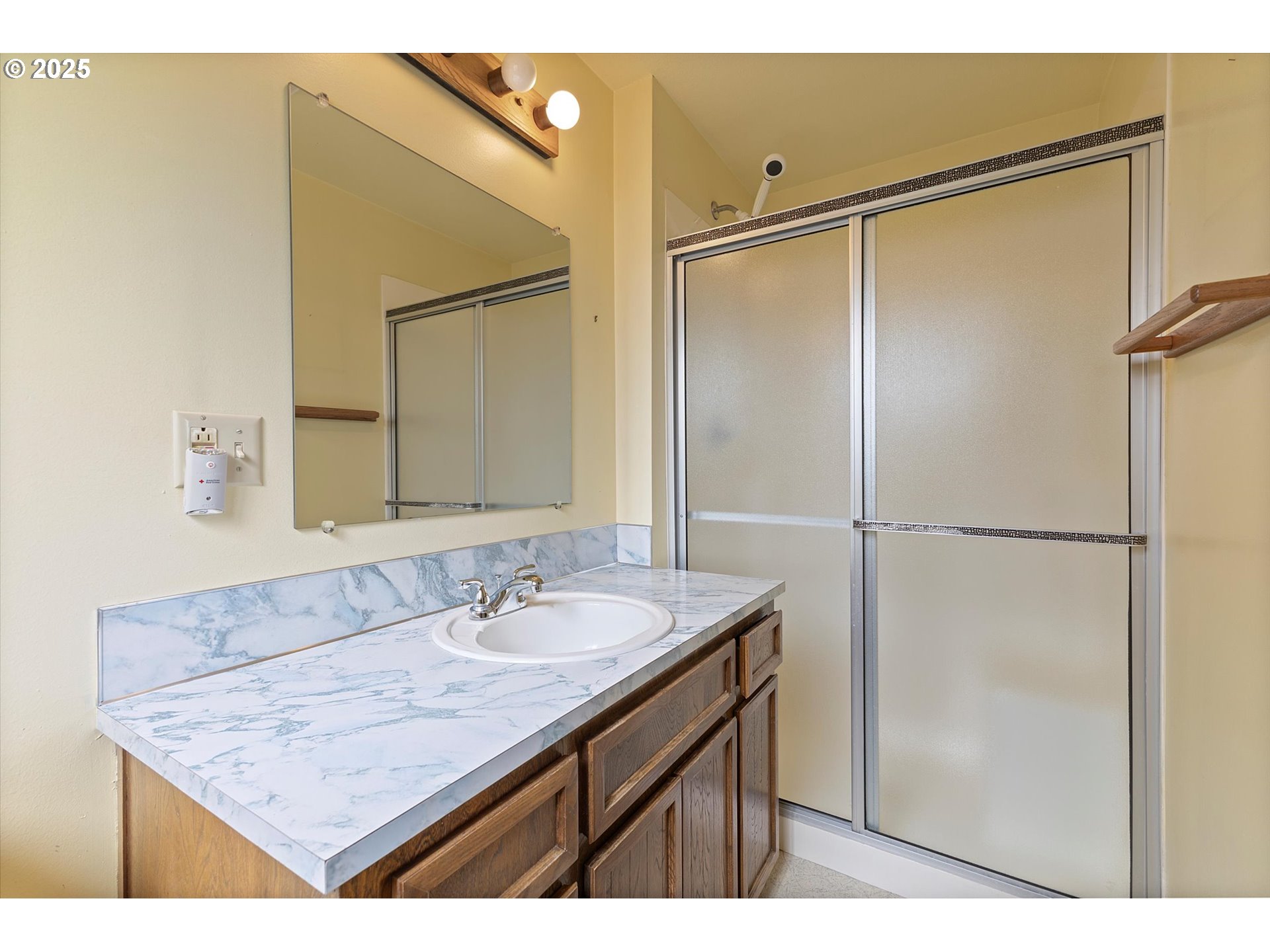 10340 Southwest 41st Avenue Portland, OR 97219 - Photo 7 of 33