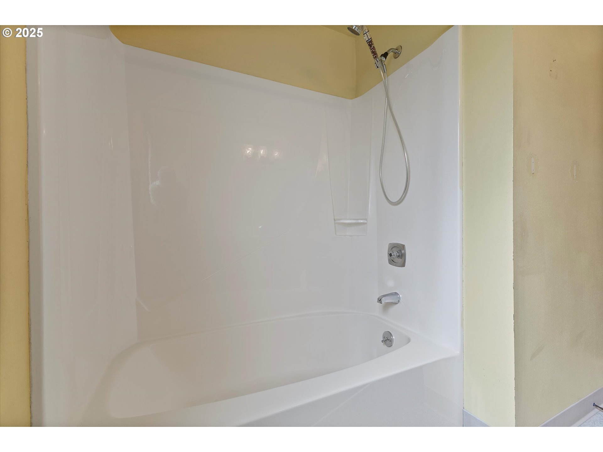 10340 Southwest 41st Avenue Portland, OR 97219 - Photo 9 of 33