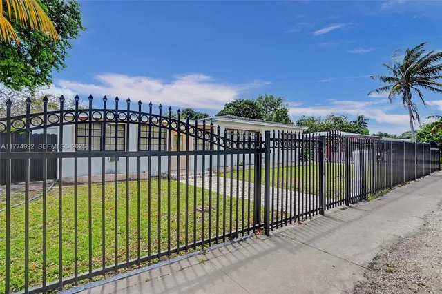 $625,000 | Golden Glades, Miami, FL 33162