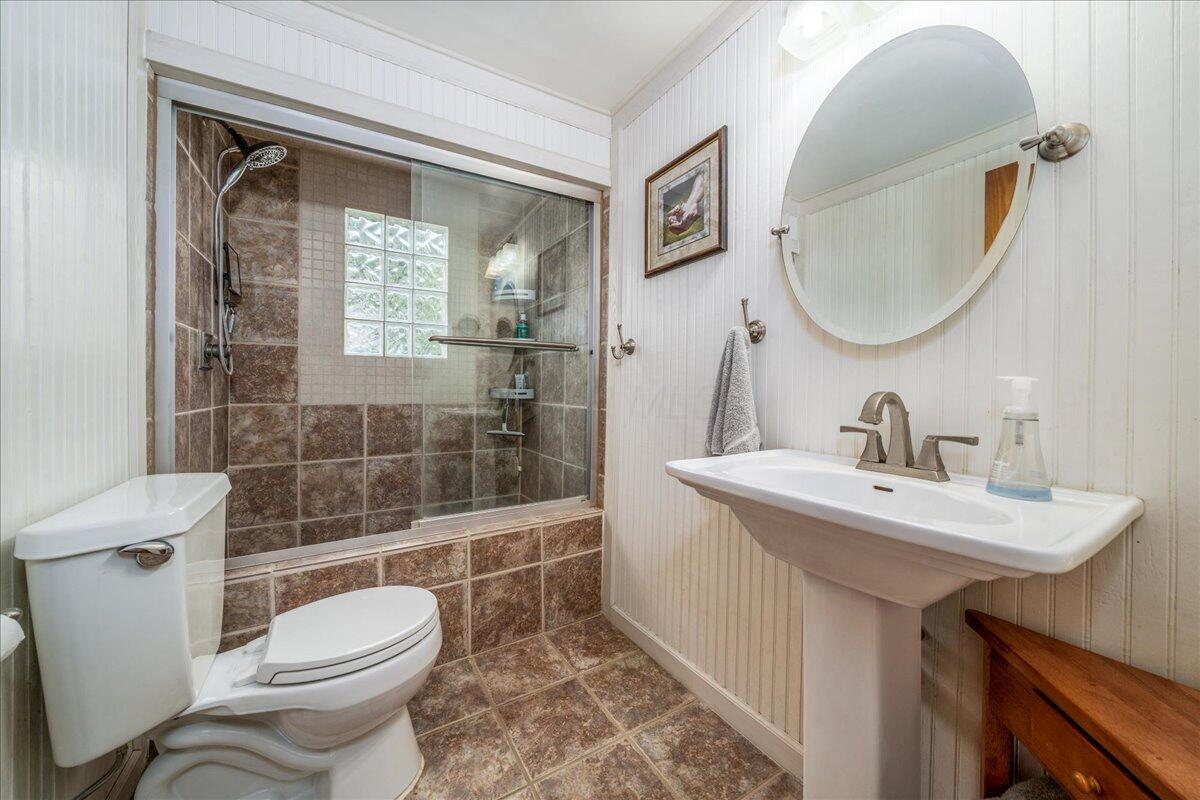 37000 Kingsbury Road Pomeroy, OH 45769 - Photo 35 of 69 2nd bath