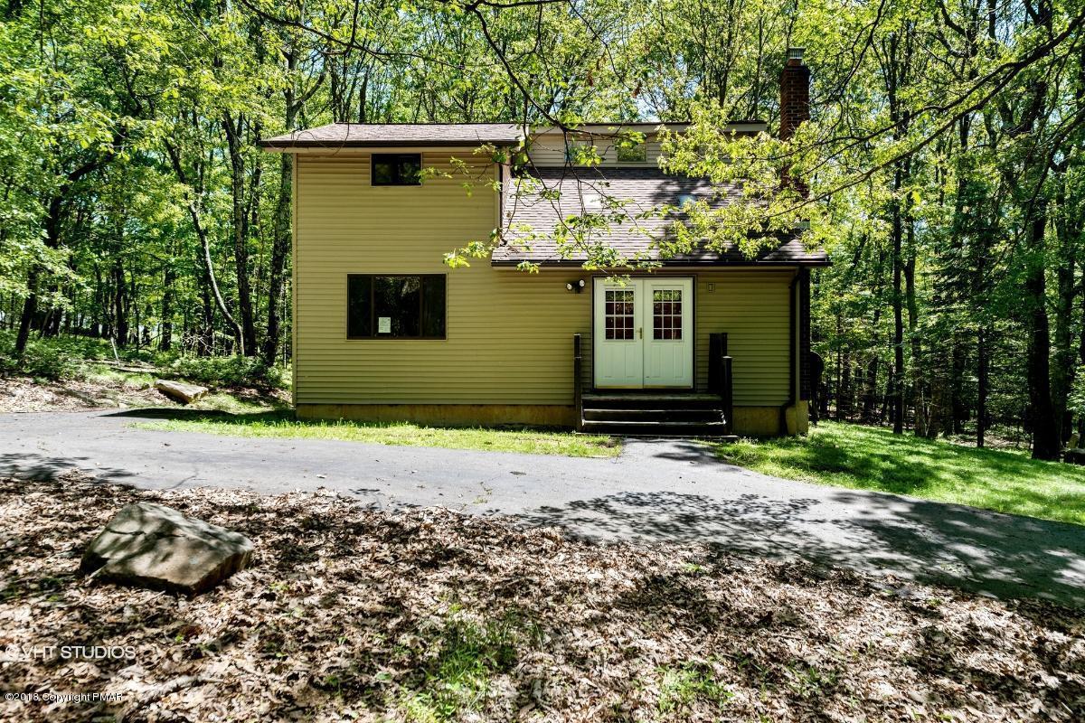 1186 Little Twig Road Effort, PA 18330 - Photo 1 of 24 a view of backyard of house with green space