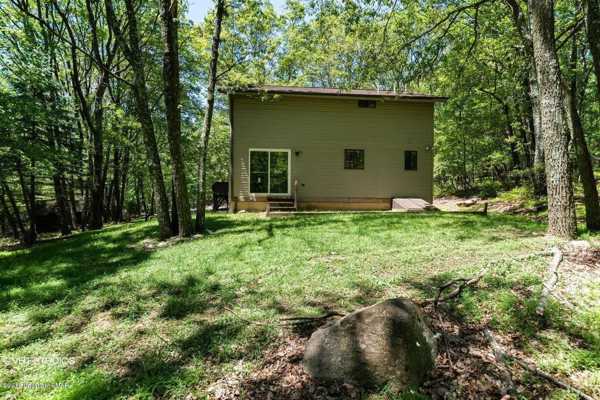 1186 Little Twig Road Effort, PA 18330 - Photo 6 of 24 a backyard of a house with lots of green space
