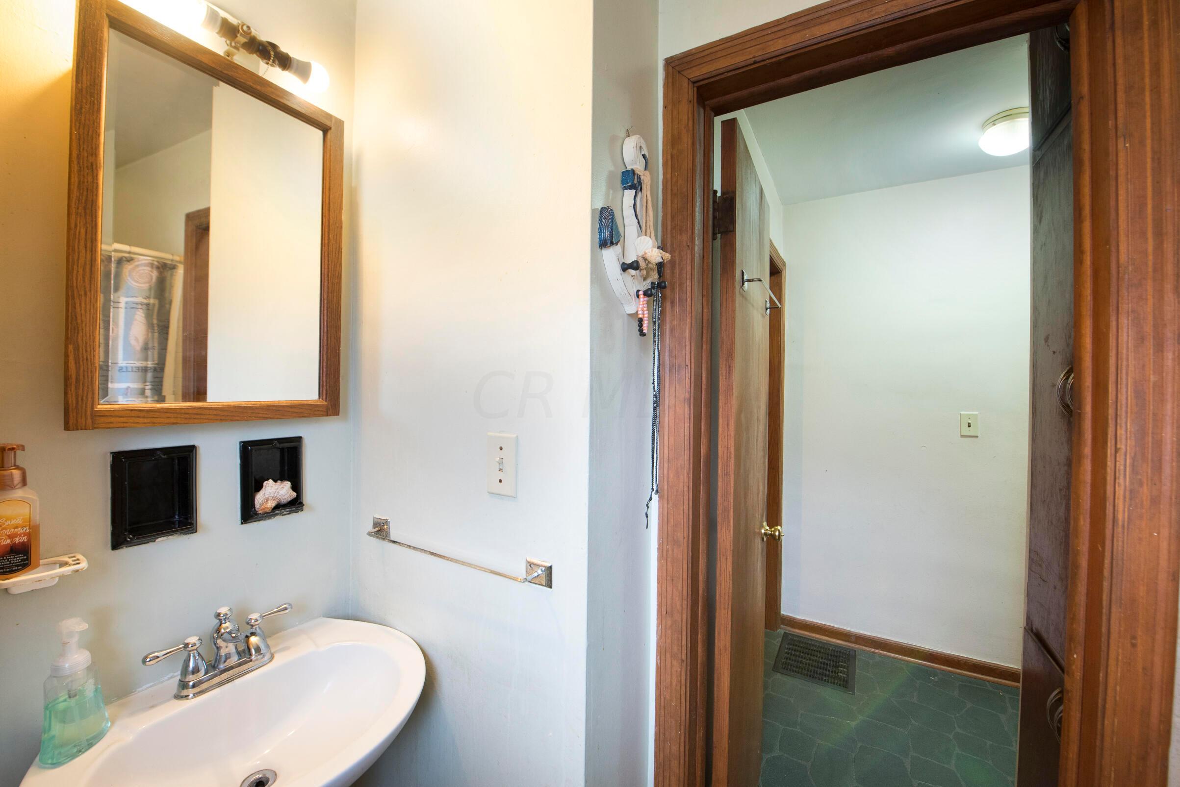 3755 Karl Road Columbus, OH 43224 - Photo 39 of 49 DRM_8886