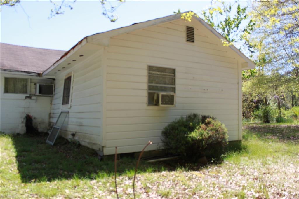 530 Edwards St Extension Rutherfordton, NC 28139 - Photo 35 of 48 a backyard of a house