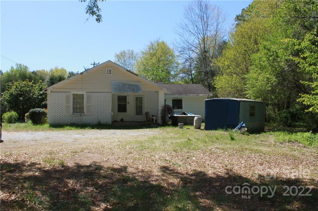 530 Edwards St Extension Rutherfordton, NC 28139 - Photo 36 of 48 a backyard of a house
