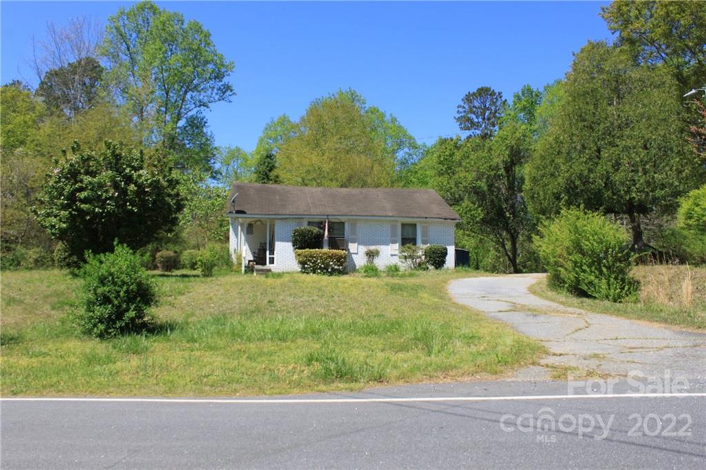 530 Edwards St Extension Rutherfordton, NC 28139 - Photo 42 of 48 a front view of a house with garden