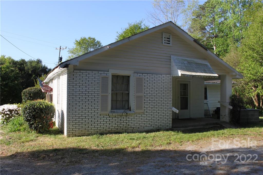 530 Edwards St Extension Rutherfordton, NC 28139 - Photo 48 of 48 a front view of house with a yard