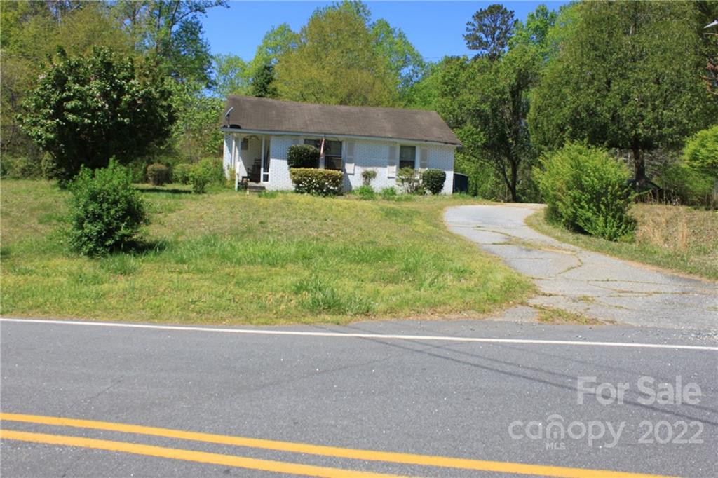 530 Edwards St Extension Rutherfordton, NC 28139 - Photo 8 of 48 a front view of house with yard and green space