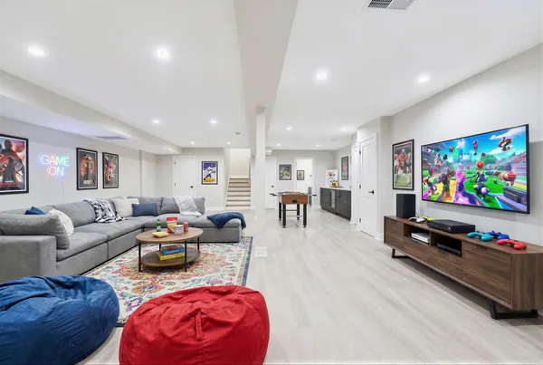 $1,595,000 | 6235 North Kedvale Avenue, Chicago, IL 60646