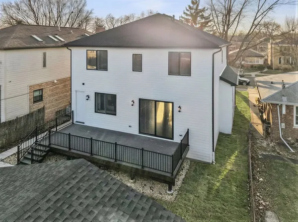 $1,595,000 | 6235 North Kedvale Avenue, Chicago, IL 60646