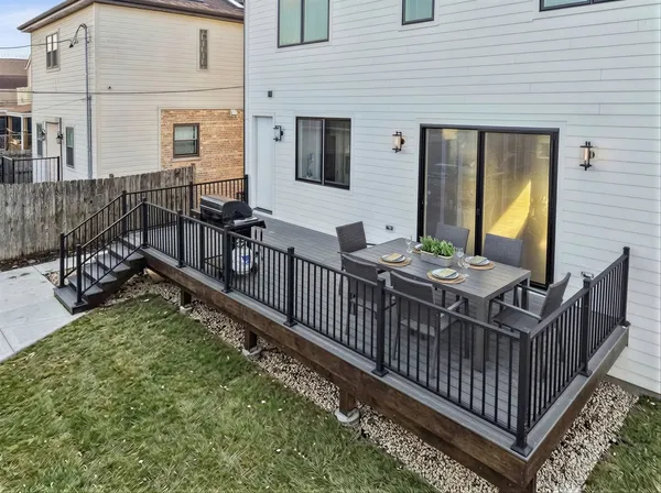 $1,595,000 | 6235 North Kedvale Avenue, Chicago, IL 60646