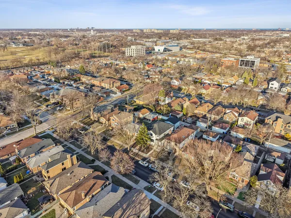 $1,595,000 | 6235 North Kedvale Avenue, Chicago, IL 60646